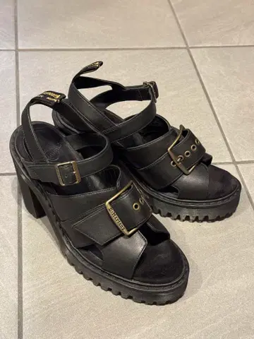 Dr. Martens SEIRENE GRANIK 버클 샌들
