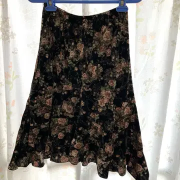레스트로즈 플레어 스커트 검정 꽃무늬 벨벳풍 택 포함