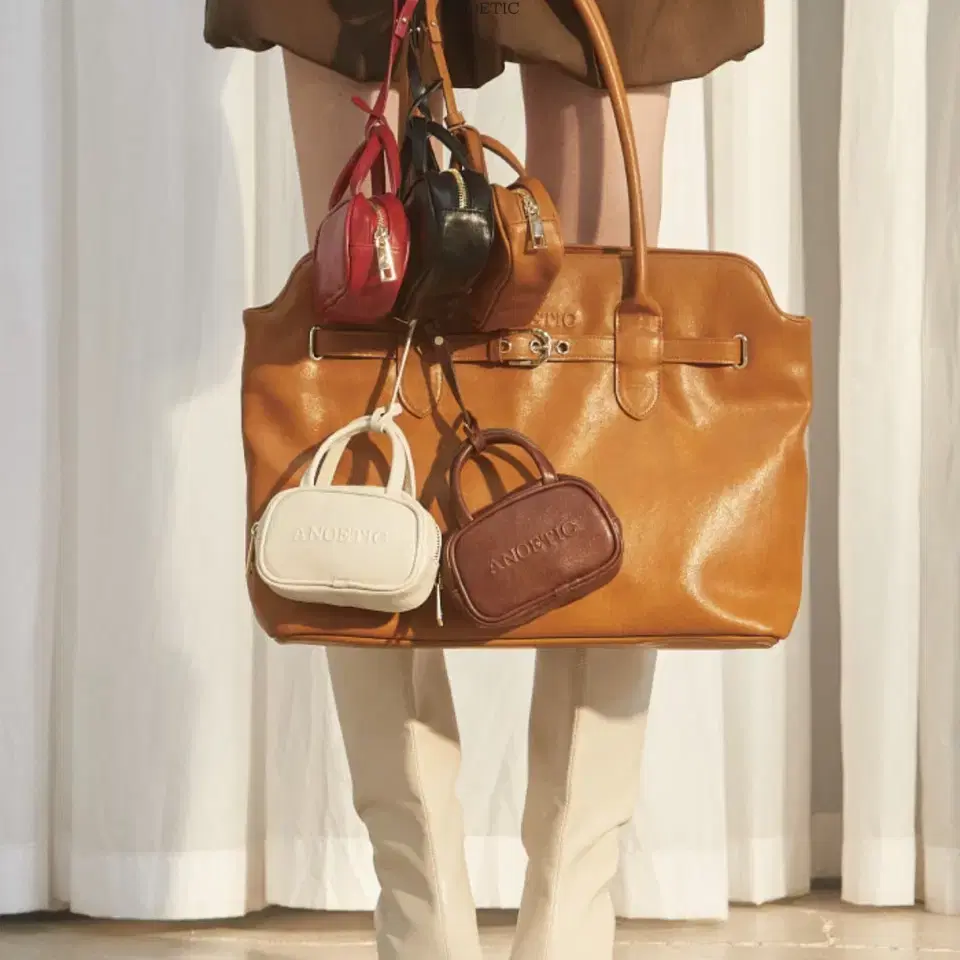 Anoetic Classic Outpocket Shoulder Bag + Mini Case Bag Charm