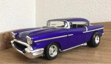 HOTWHEELS 57' CHEVY 1:18