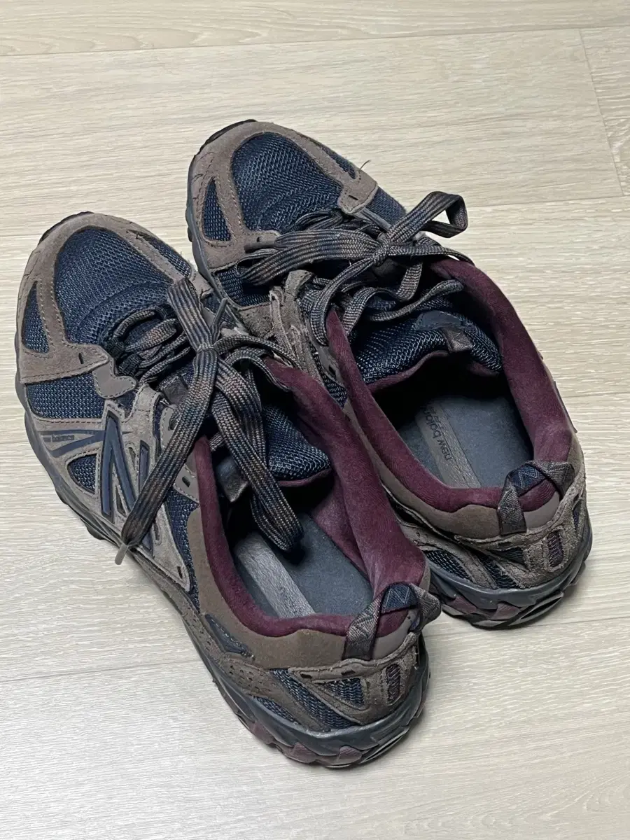 뉴발란스 610 다크머쉬룸 235(가격제안)