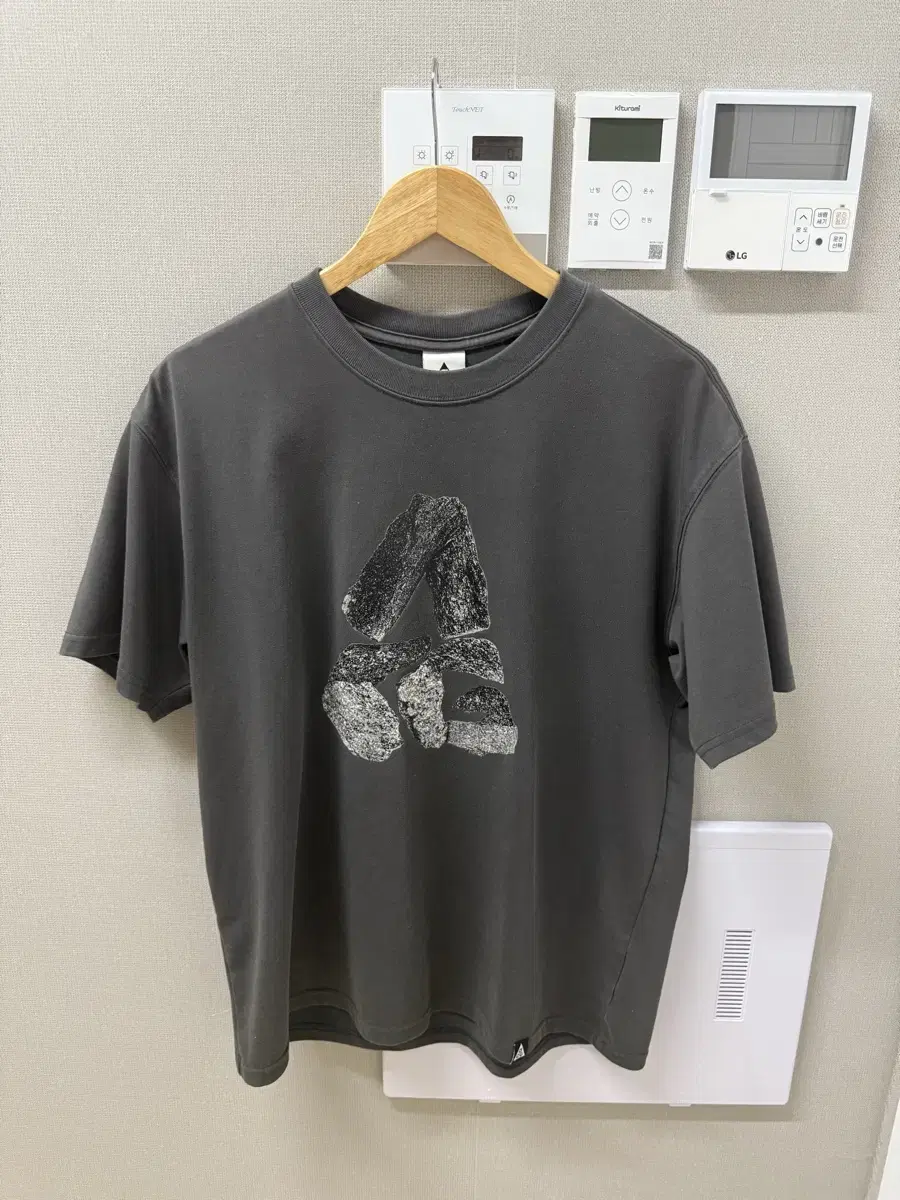 나이키 ACG 모놀리식 티셔츠 앤트러사이트