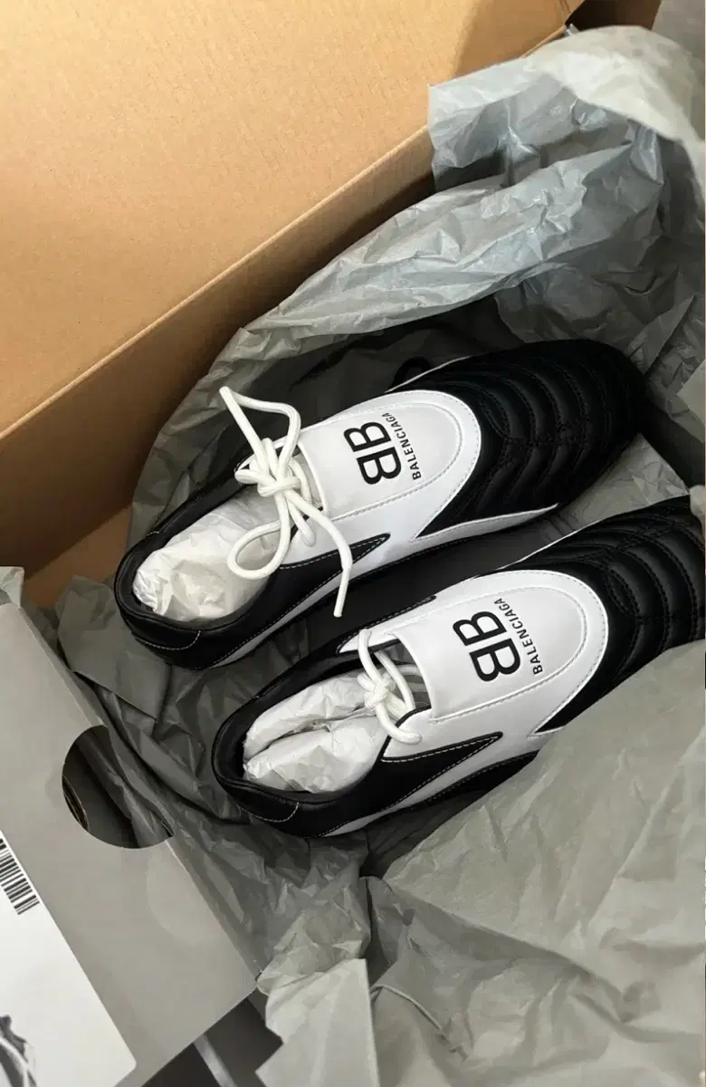발렌시아가 젠 스니커즈 블랙 화이트