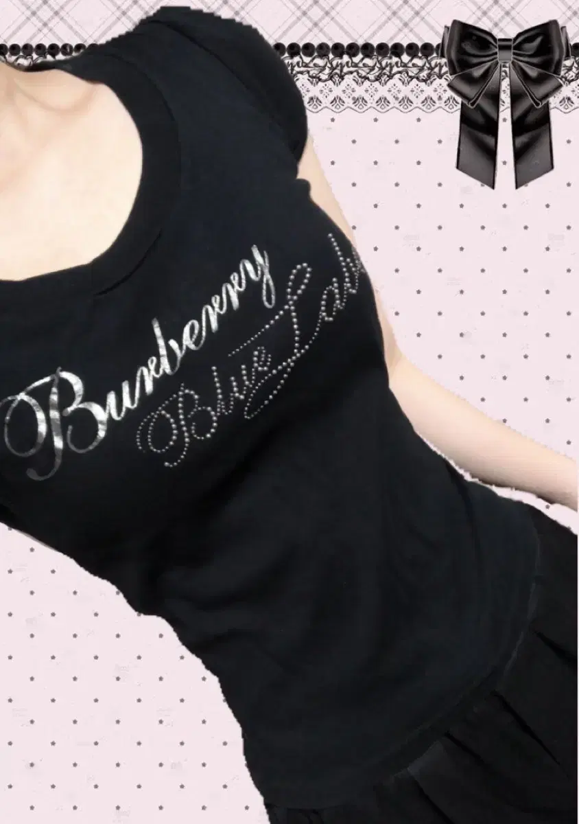 대장템! BURBERRY 버버리 큐빅티 블랙 반팔티 딱붙핏 히메갸루 갸루