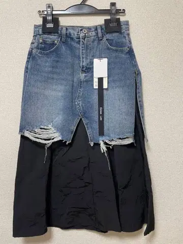 새상품, 완판템, 에이미 로우, 타프타 절개 데님 스커트, 블루