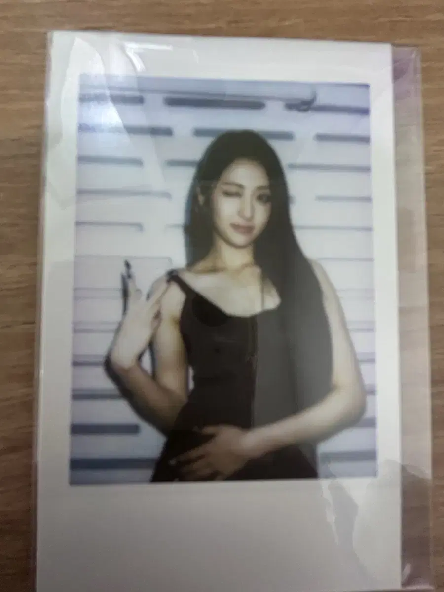 Le Sserafim pop up pre-order benefit yunjin The Hot House WTS