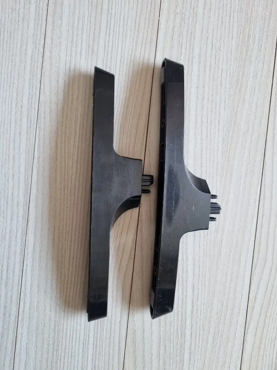 삼성티비 un32m4000 받침대만 팝니다