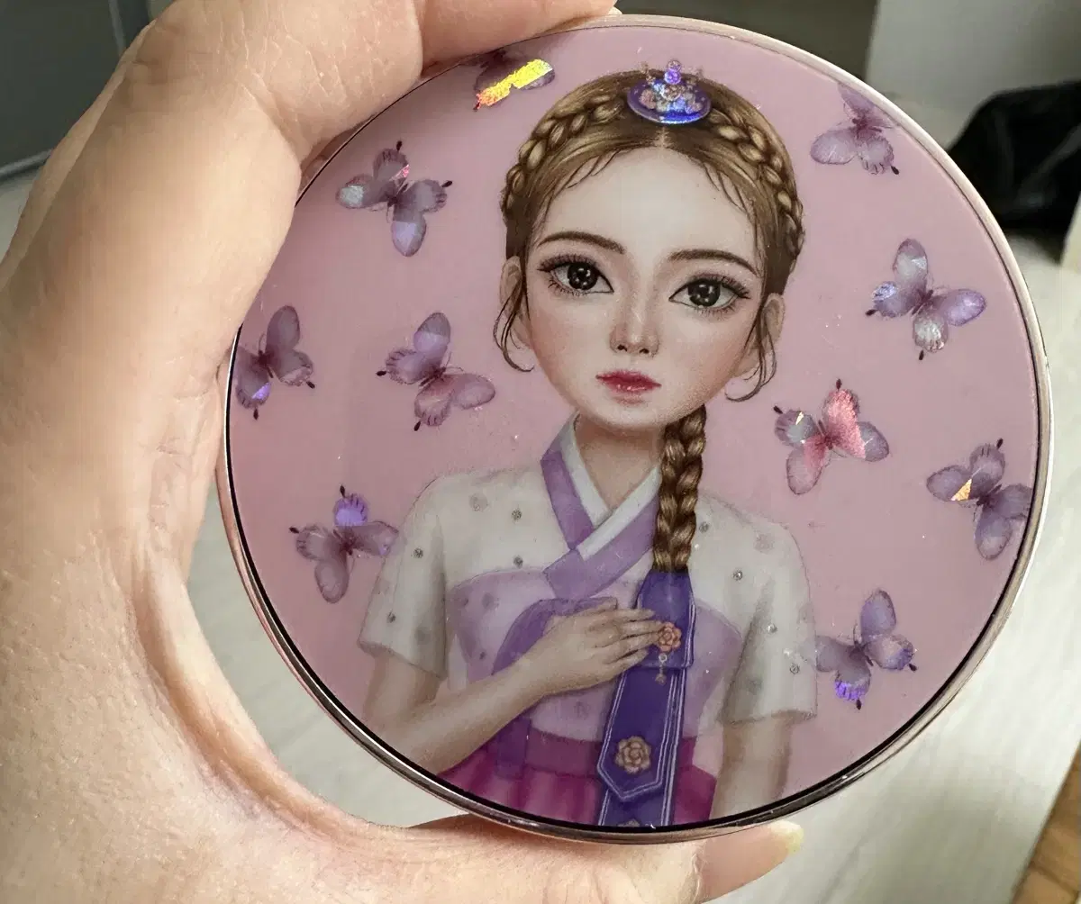 Absolute Iron Wall Woman's First Ever Collagen Cover Cushion Foundation