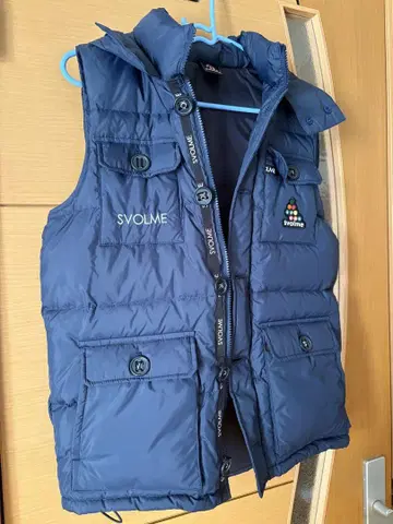 스볼메 후드 부착 다운 베스트