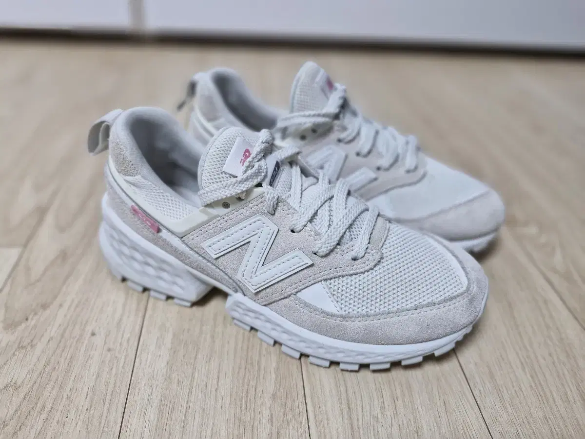 225mm)뉴발란스 574 운동화