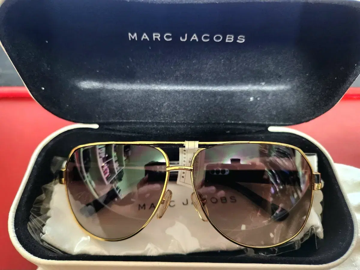 Genuine new product) MARCJACOBS Mark Jacobs sunglasses (unisex) for sale.
