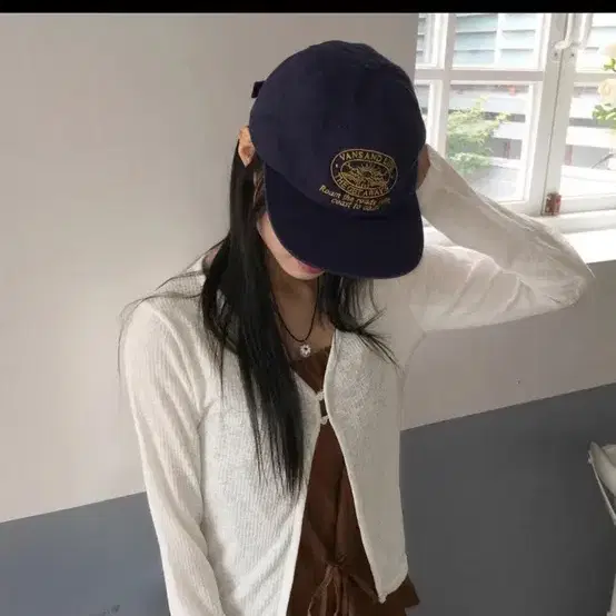Konichiwa Bonjour Elegant Cap (Beige/Navy) on Bunjang Global
