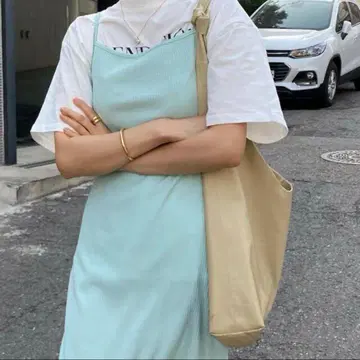 사모예드 백 오픈 I 라인 드레스