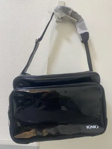 IGNIO 블랙 숄더백 스포츠 백