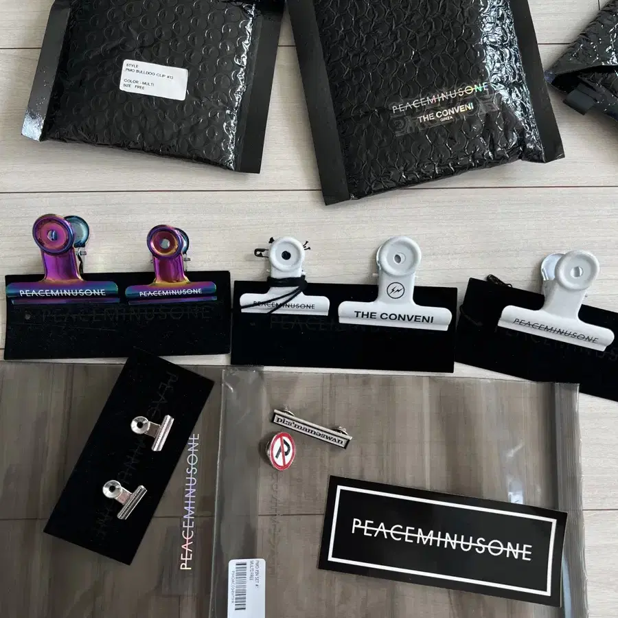 PEACEMINUSONE | 피스마이너스원 Peaceminusone Pin Set #2