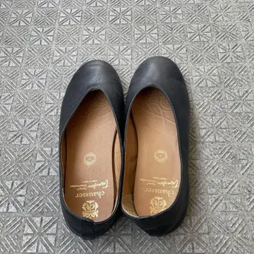 chausser V컷 플랫 펌프스 사이즈 38