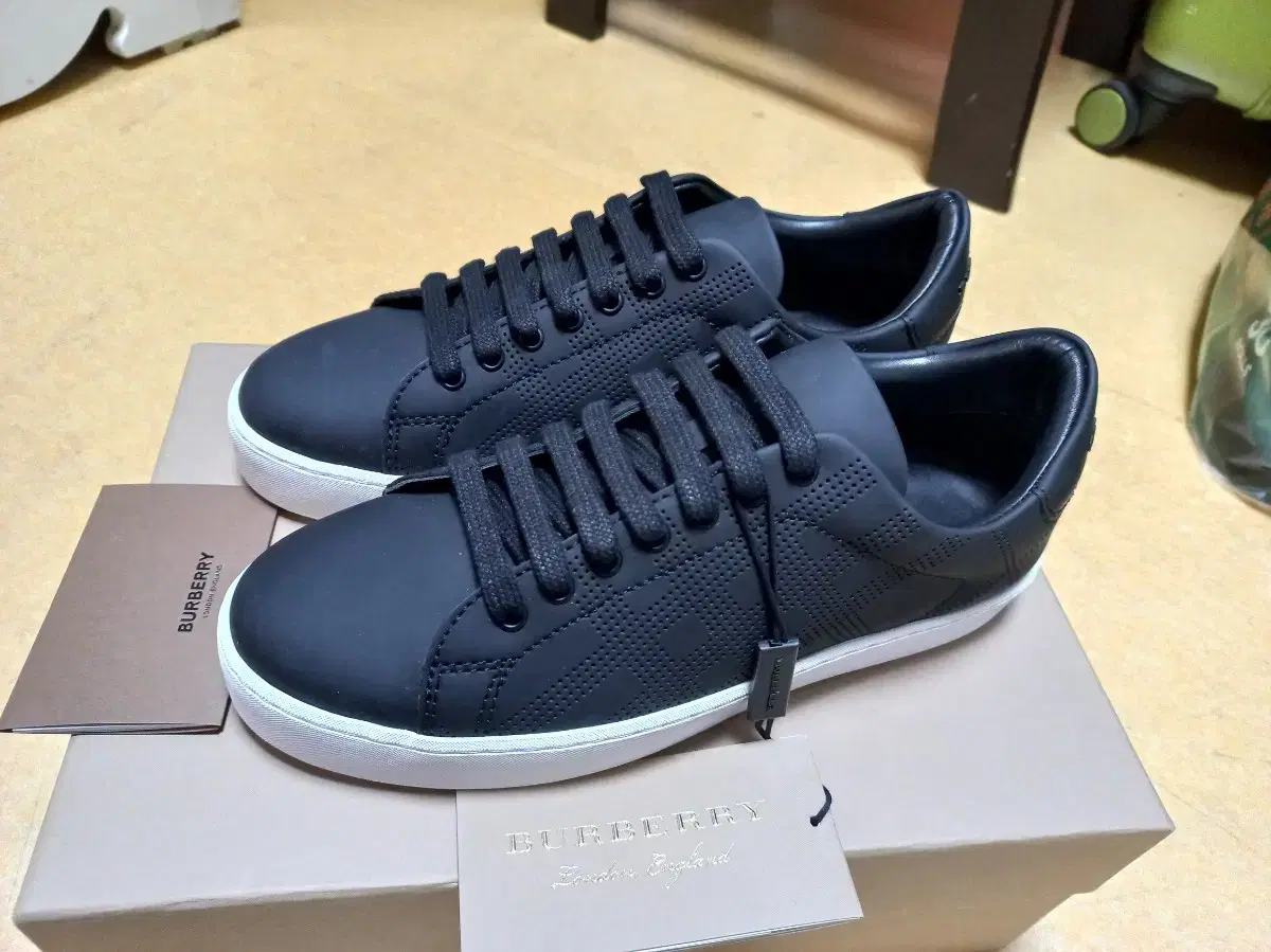 [235] Burberry Westford Punching Black Leather 36 Size New