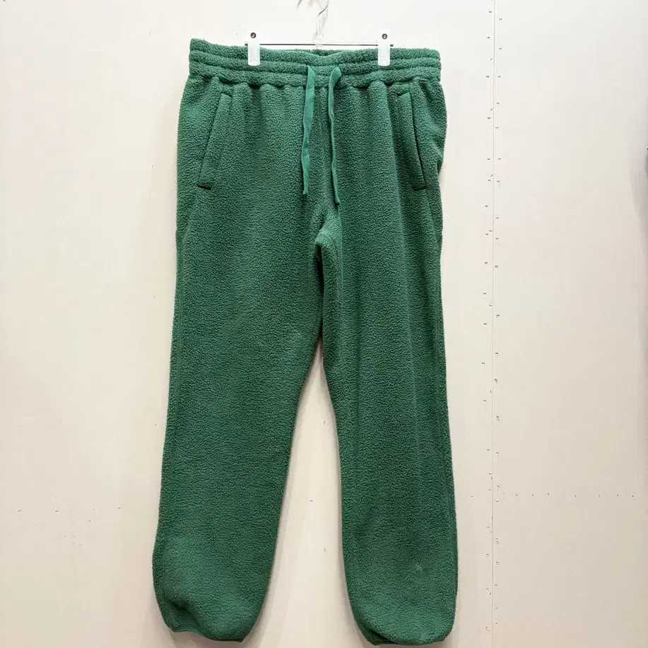 에임레온도르 팬츠
