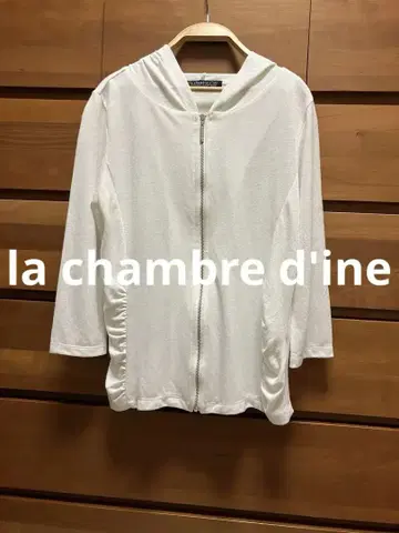 la chambre d'ine 화이트 7부 소매 라메 후드티 인에