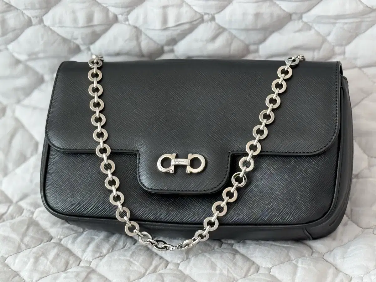 Ferragamo 빈티지 핸드백 사피아노 가죽 블랙 21 B723