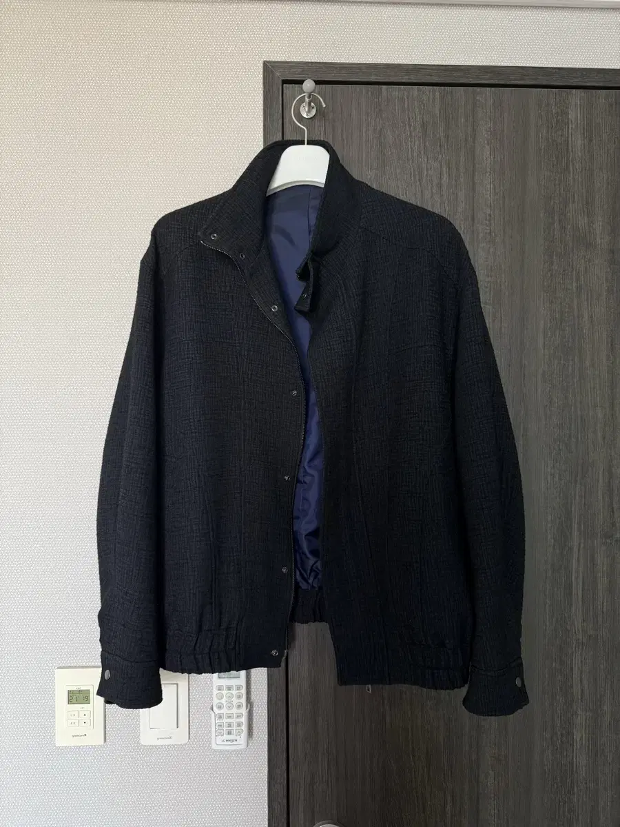 [M] 르아브 울 블랜디드 자가드 하이넥 블루종 네이지