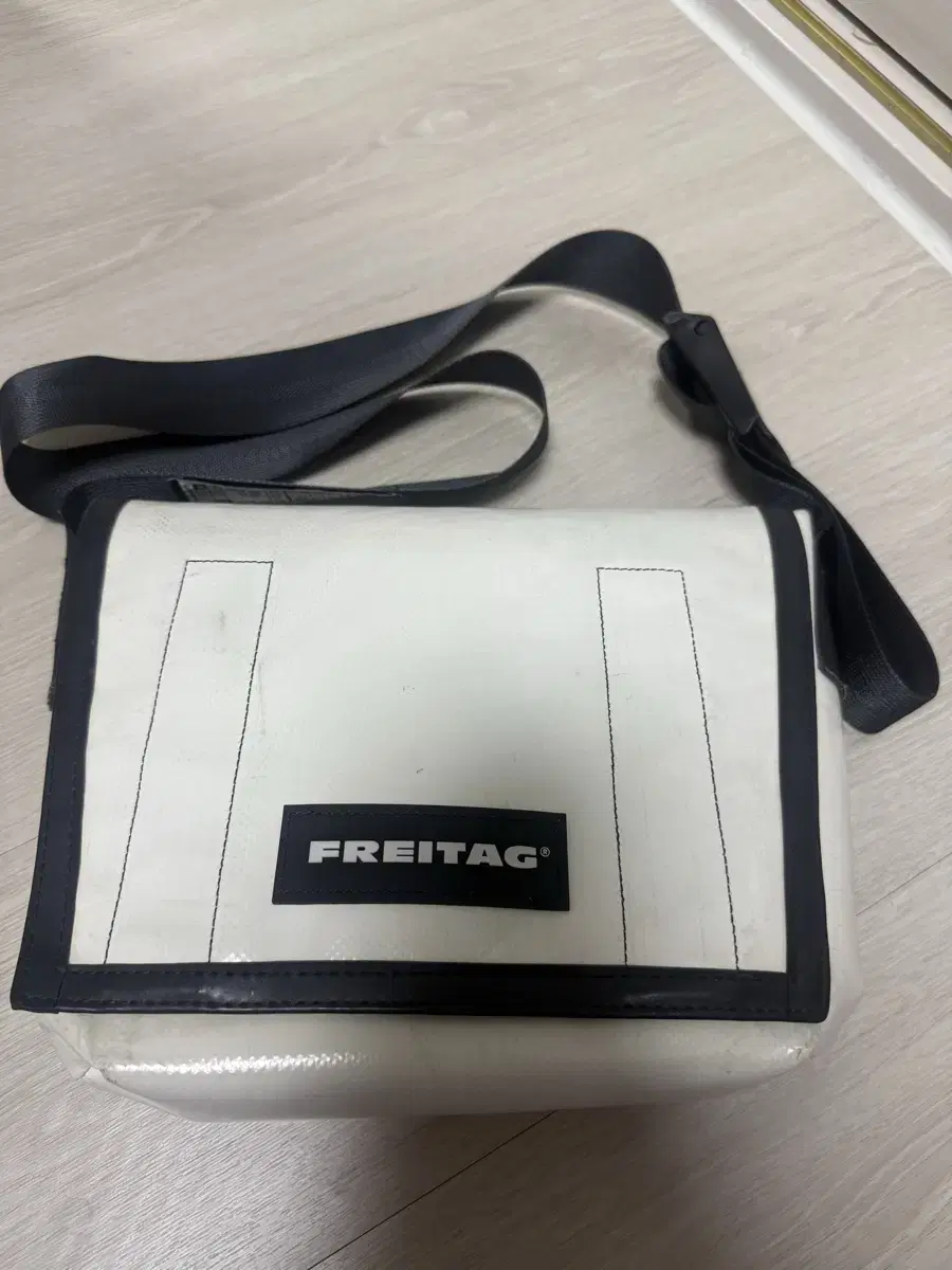 Freitag Lassie All White (Mint Tag Included)