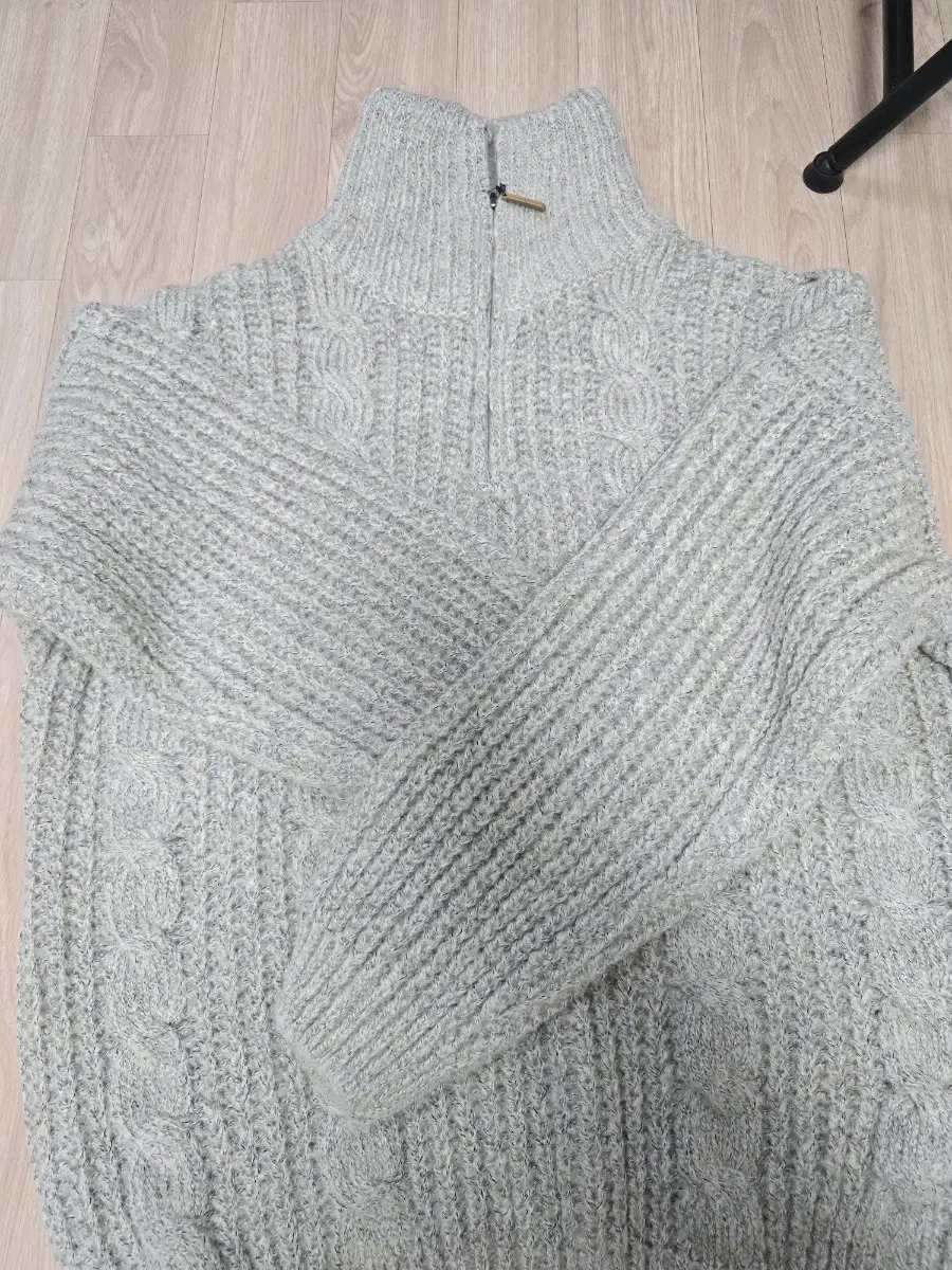 Vahn knit sweater (free shipping)