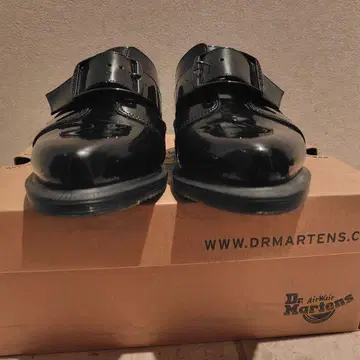 Dr.Martens 닥터마틴 NYRO PATENT 샌들 UK5
