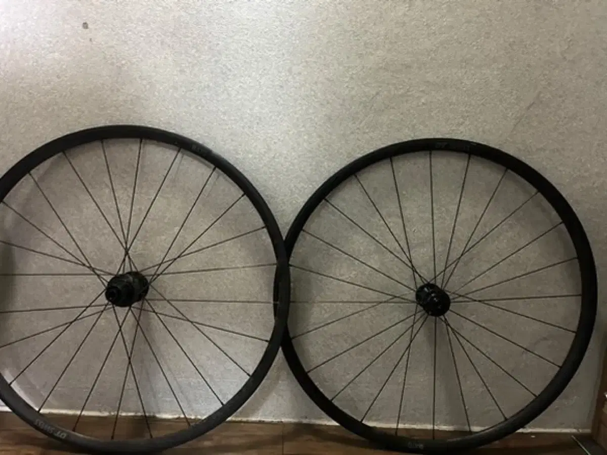 디티스위스 dt swiss r470 휠셋 팝니다
