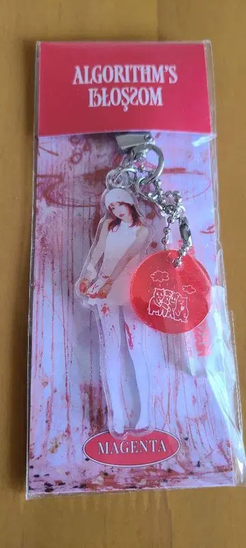 QWER 공식 팝업 스토어 마젠타 아크릴 키링