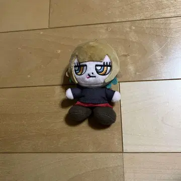 계속 심야로 해도 되는데 니라짱 봉제 인형 초침을 깨물다