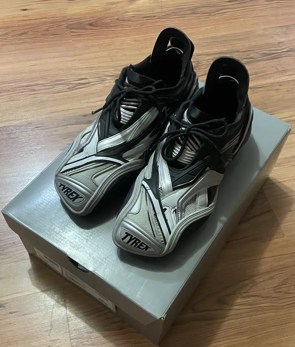 발렌시아가 타이렉스 42