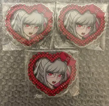 단간론파 수줍은 얼굴 하트형 아크릴 배지 벤고야마 페코