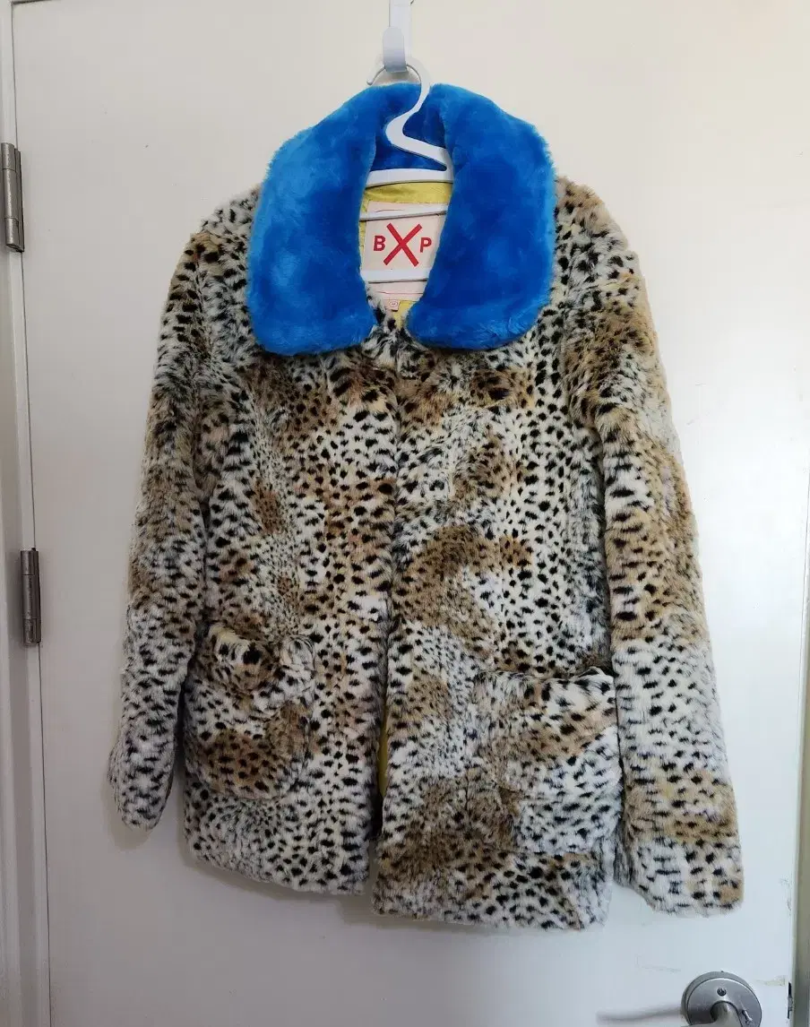 M size Bebedpino Leopard Fleece Jacket