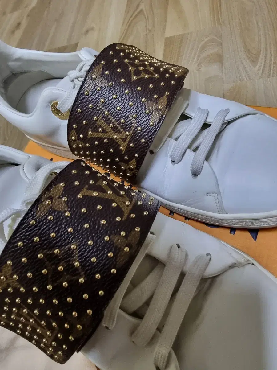 Genuine) Louis Vuitton Sneakers Full-Box 37
