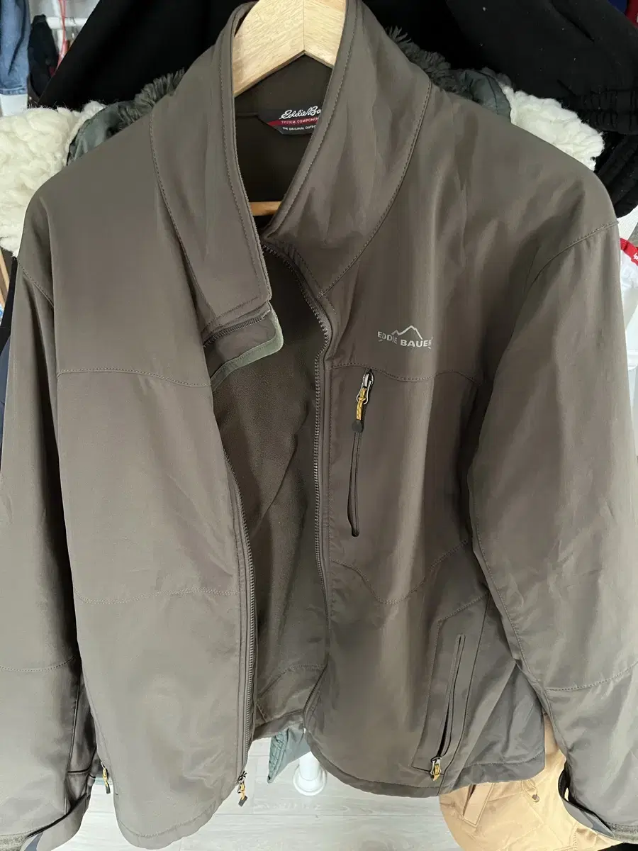 Eddie Bauer 소프트쉘 자켓 / L 사이즈