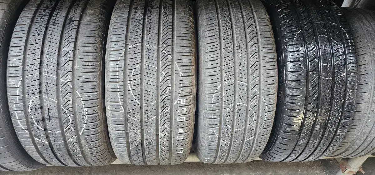 245 45 19,  275 40 19 A급 중고타이어 한대분
