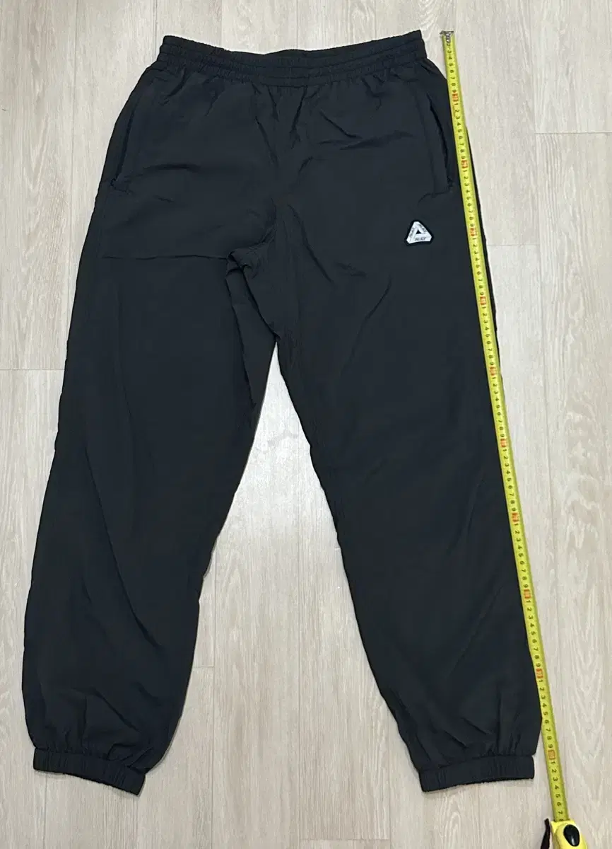 팔라스 소파 쉘 팬츠 23ss 블랙 사이즈M (Palace Sofar