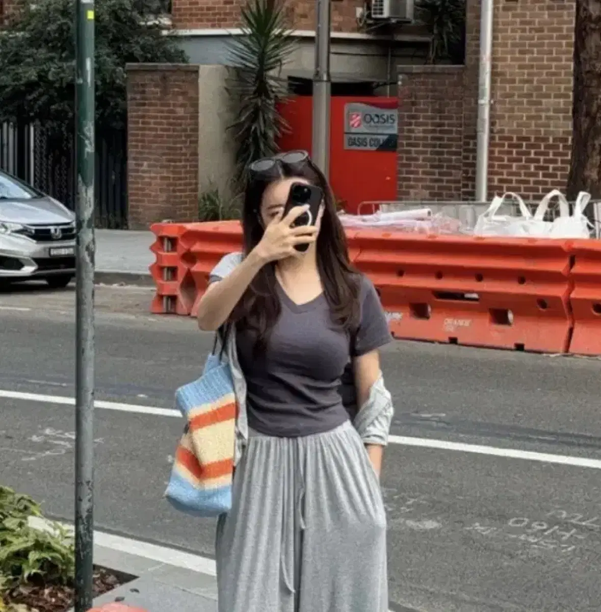 [엔뉴엘]프리미엄 모달 브이 셔링 티셔츠 챠콜