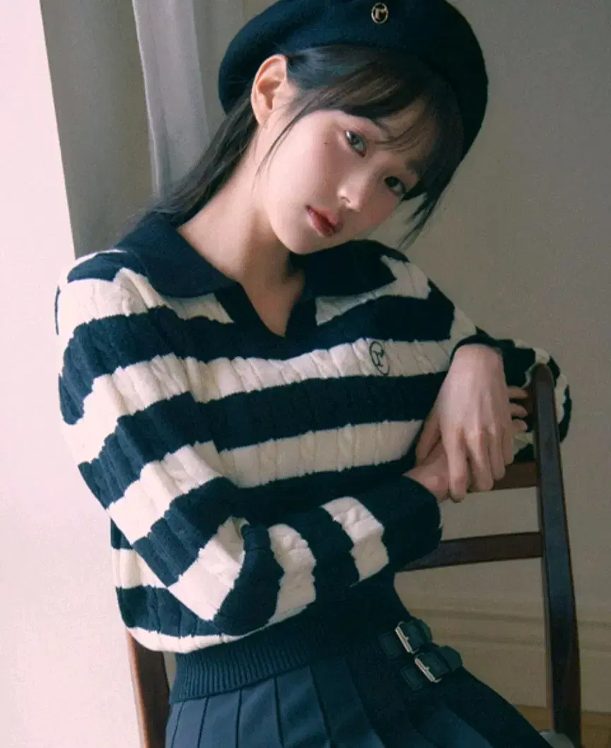 로라로라 장원영 케이블 스트라입 스웨터(free)