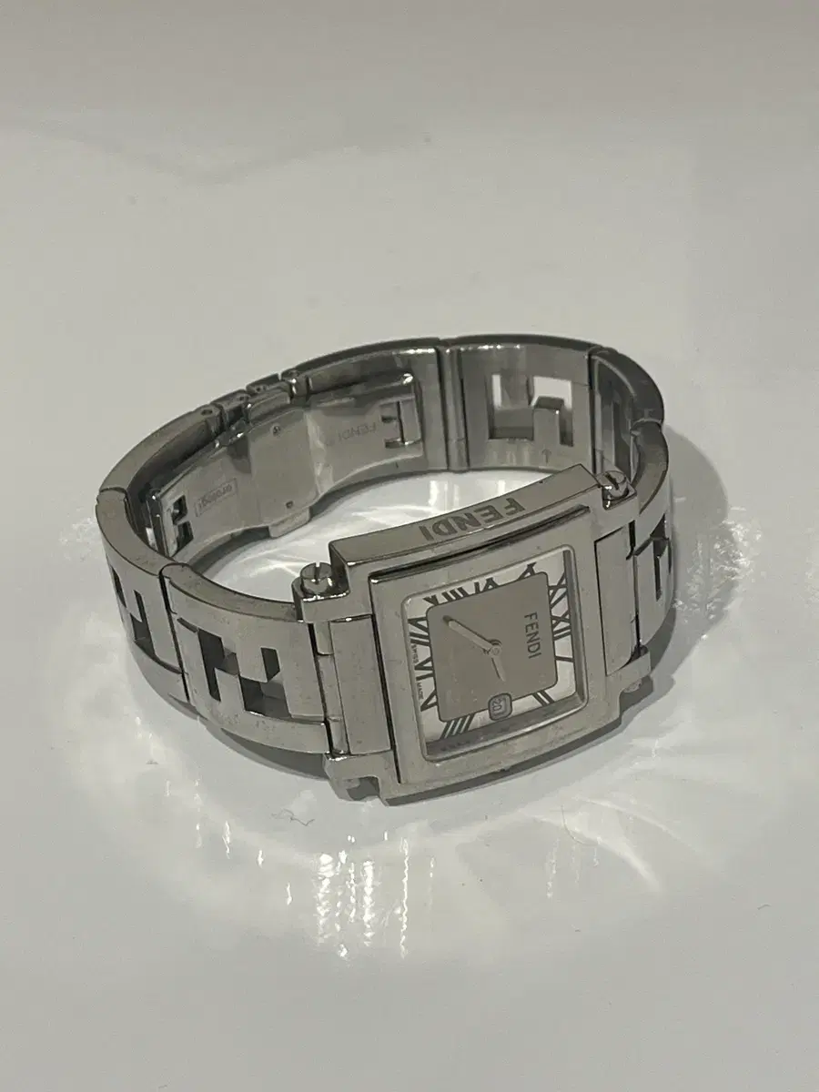 Selling genuine men's Fendi square watch