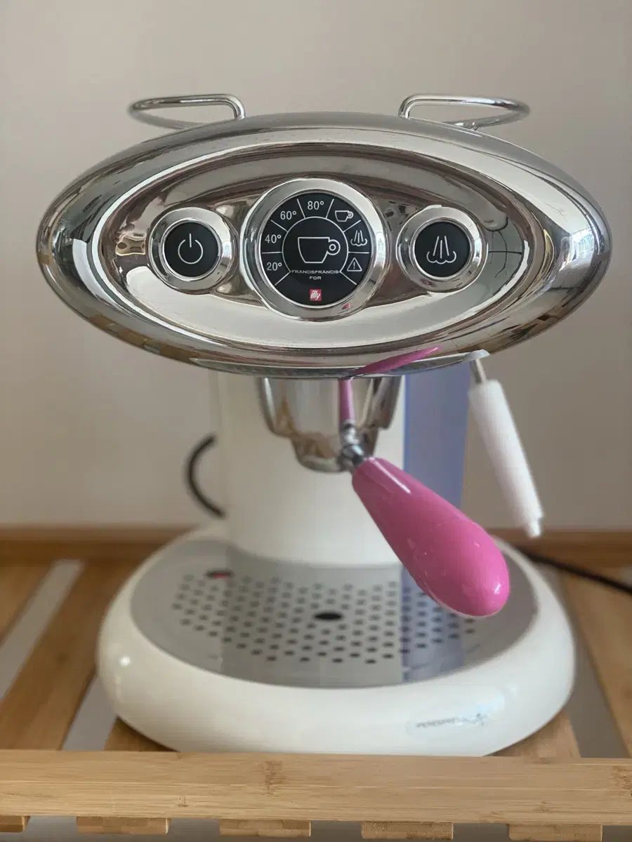 Illy Caffè Machine x7.1 Limited Edition Pink & White