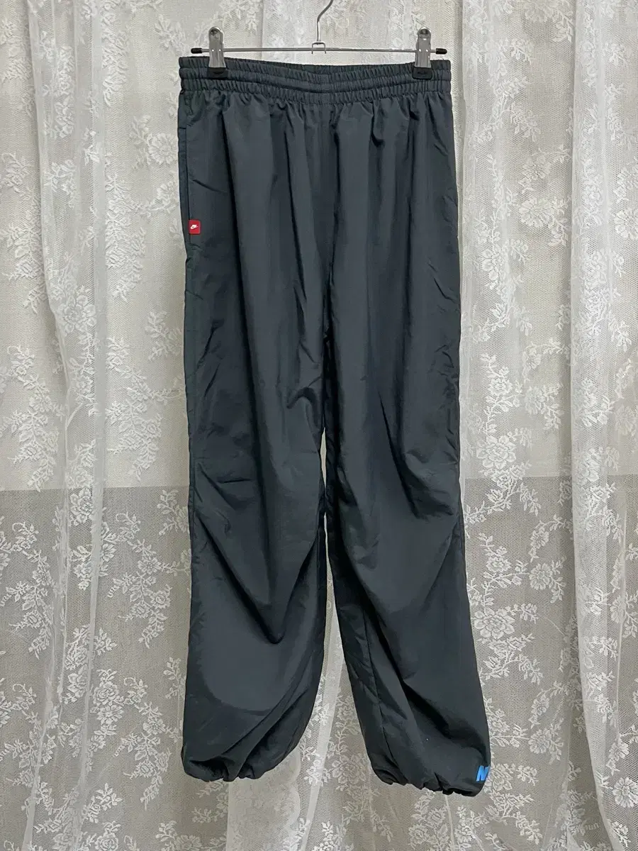 L)나이키 차콜 트랙팬츠 트레이닝바지 조거팬츠