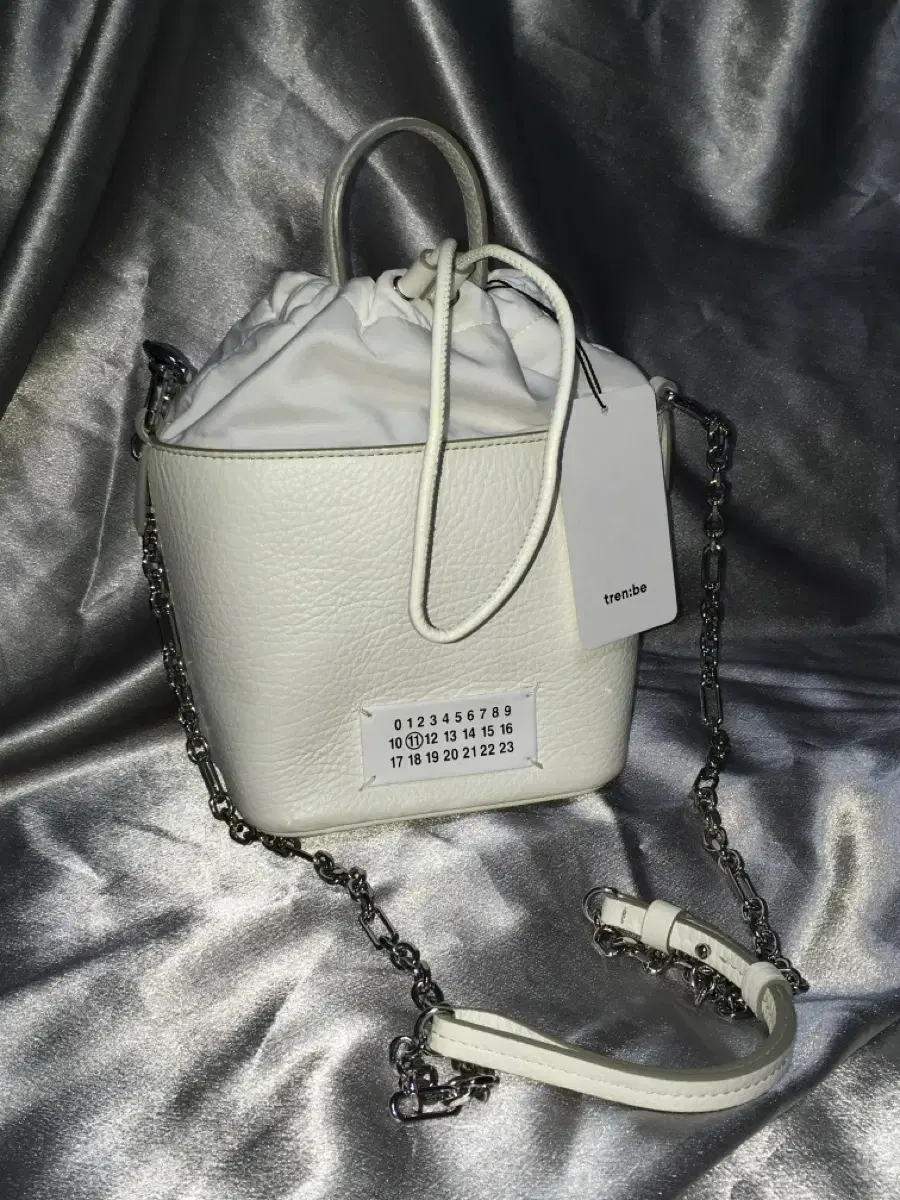 Maison Margiela 메종 마르지엘라 버킷백 화이트 정품