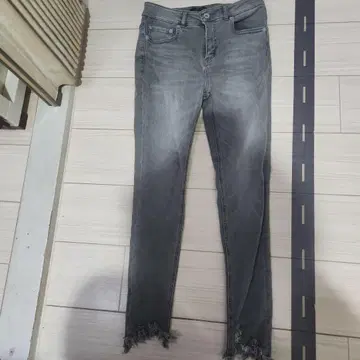 그레이 프린지 밑단 스키니 데님 S사이즈