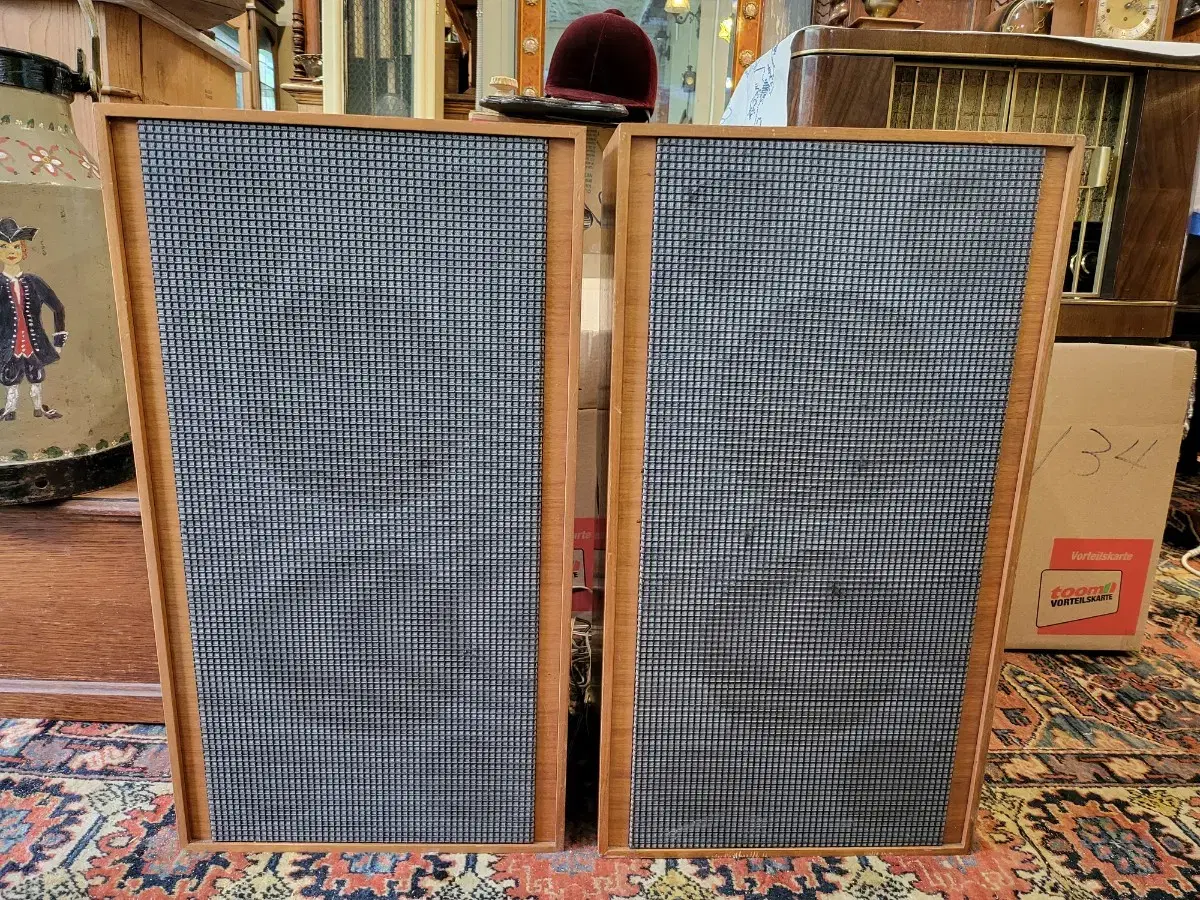 빈티지 Grundig Box 741 스피커 입니다.