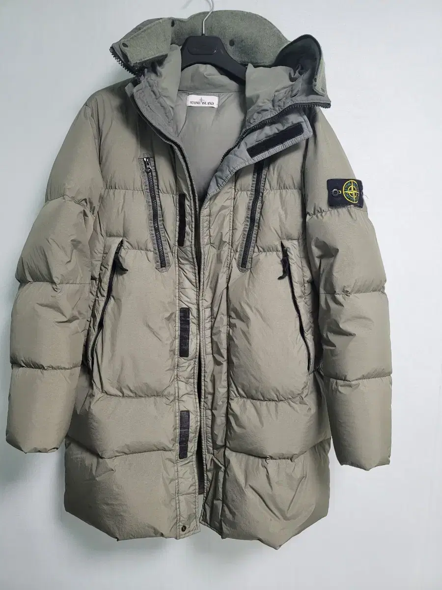 스톤아일랜드 21fw 크링클랩스 롱패딩 카키 (m)