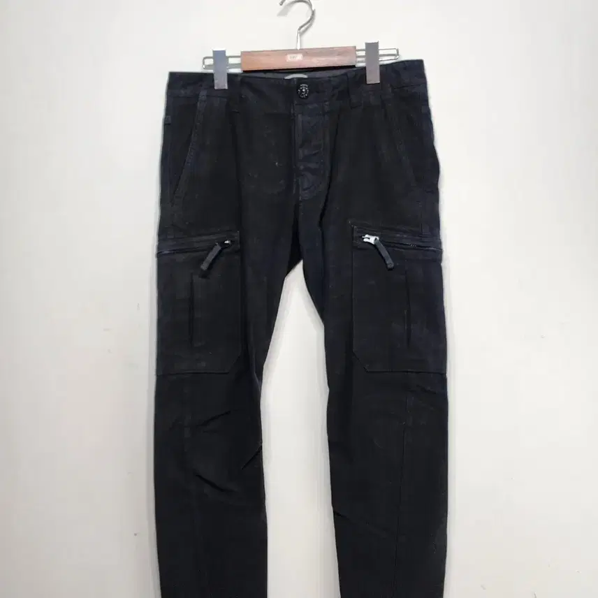 ストーンアイランド STONE ISLAND カーゴパンツパンツブラック30