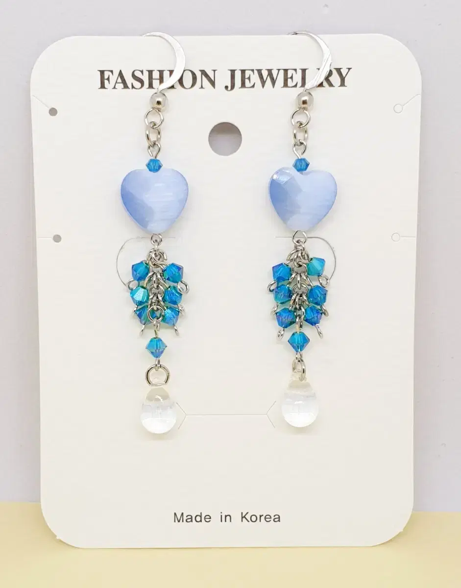 Cat&#x27;s Eye Blue Rest Heart Earrings