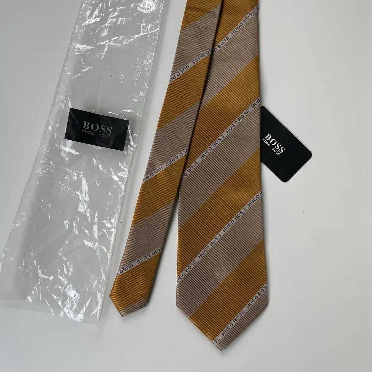 미사용품 택달린 휴고보스 (HUGO BOSS) 명품 정품넥타이